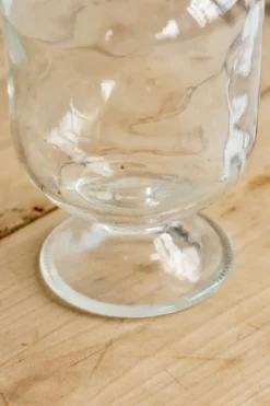 Carafe vintage en verre avec bouchon