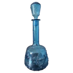 Carafe vintage en verre bleu moulé avec bouchon, décor en relief
