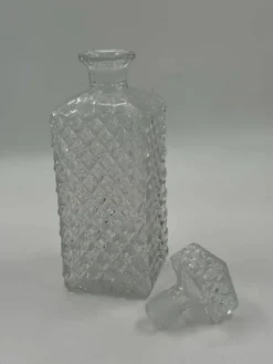 Carafe vintage en verre cristal avec bouchon — motif taillé en losanges