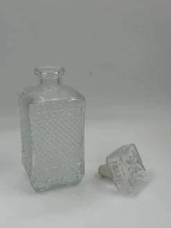 Carafe vintage en verre pressé avec bouchon