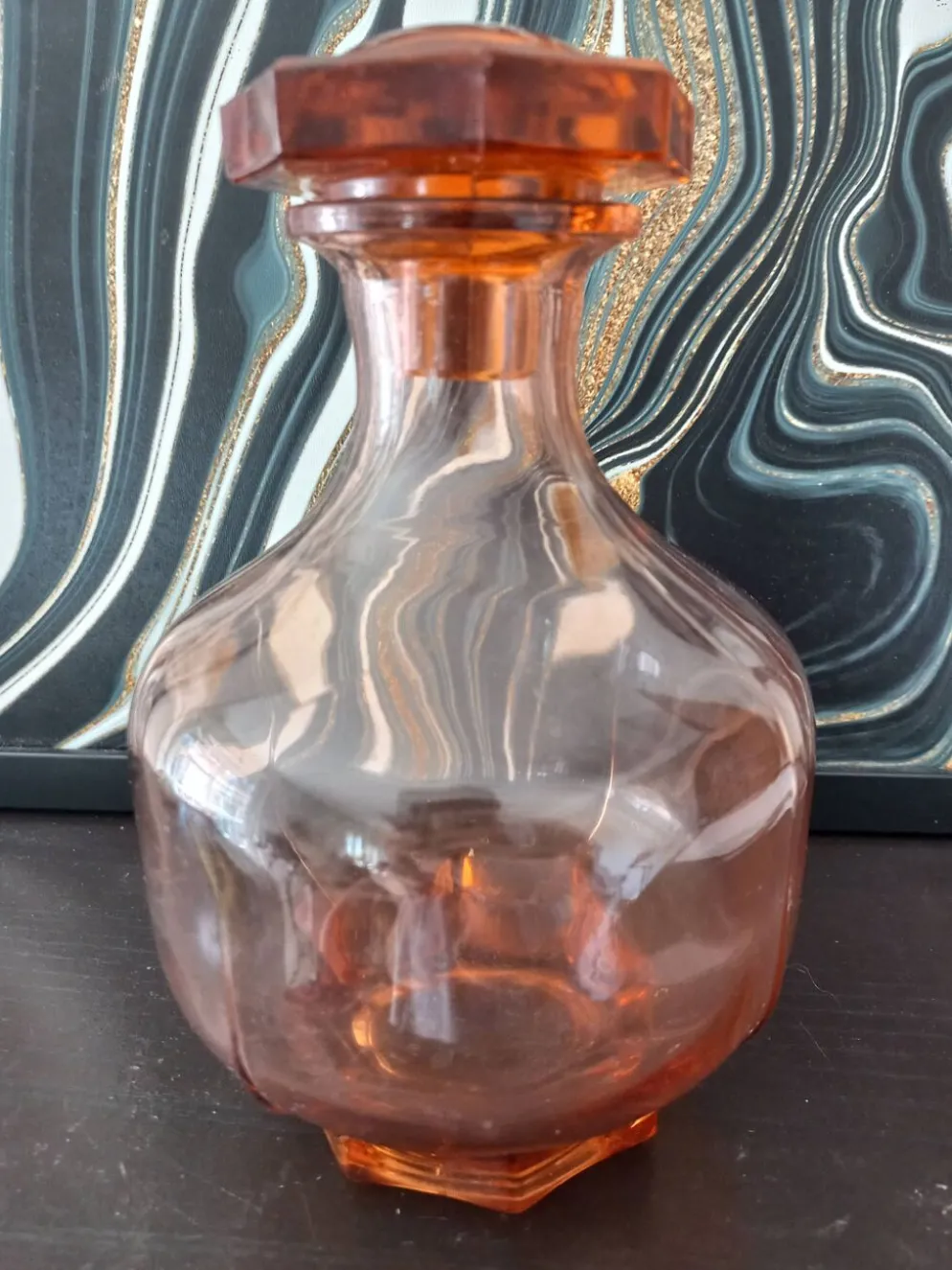 Carafe vintage en verre rose orangé, style rétro-chic