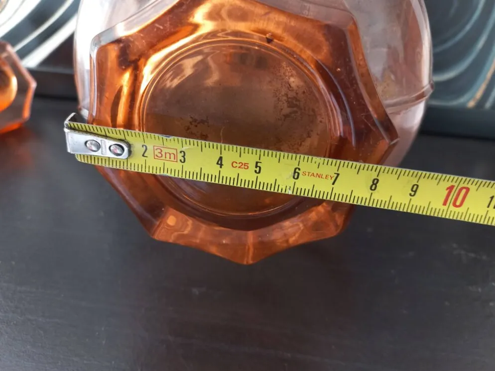 Carafe vintage en verre rose orangé, style rétro-chic