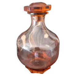 Carafe vintage en verre rose orangé, style rétro-chic