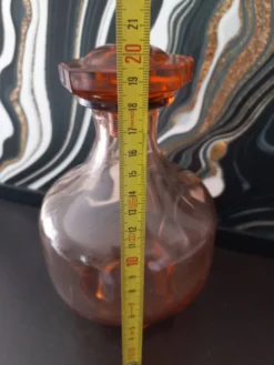 Carafe vintage en verre rose orangé, style rétro-chic
