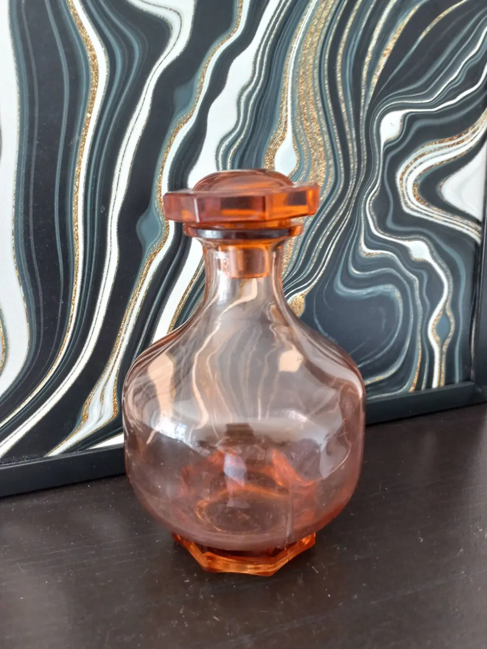 Carafe vintage en verre rose orangé, style rétro-chic