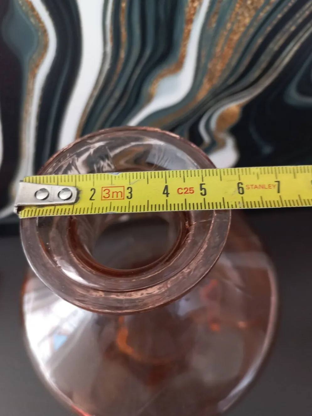 Carafe vintage en verre rose orangé, style rétro-chic