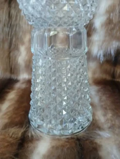 Carafe vintage en verre taillé