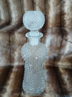 Carafe vintage en verre taillé