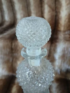 Carafe vintage en verre taillé