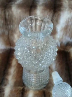 Carafe vintage en verre taillé