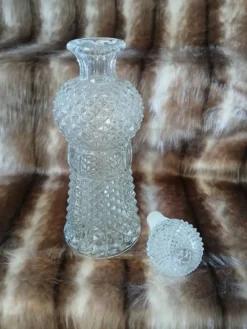 Carafe vintage en verre taillé