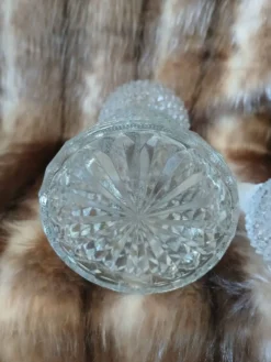 Carafe vintage en verre taillé