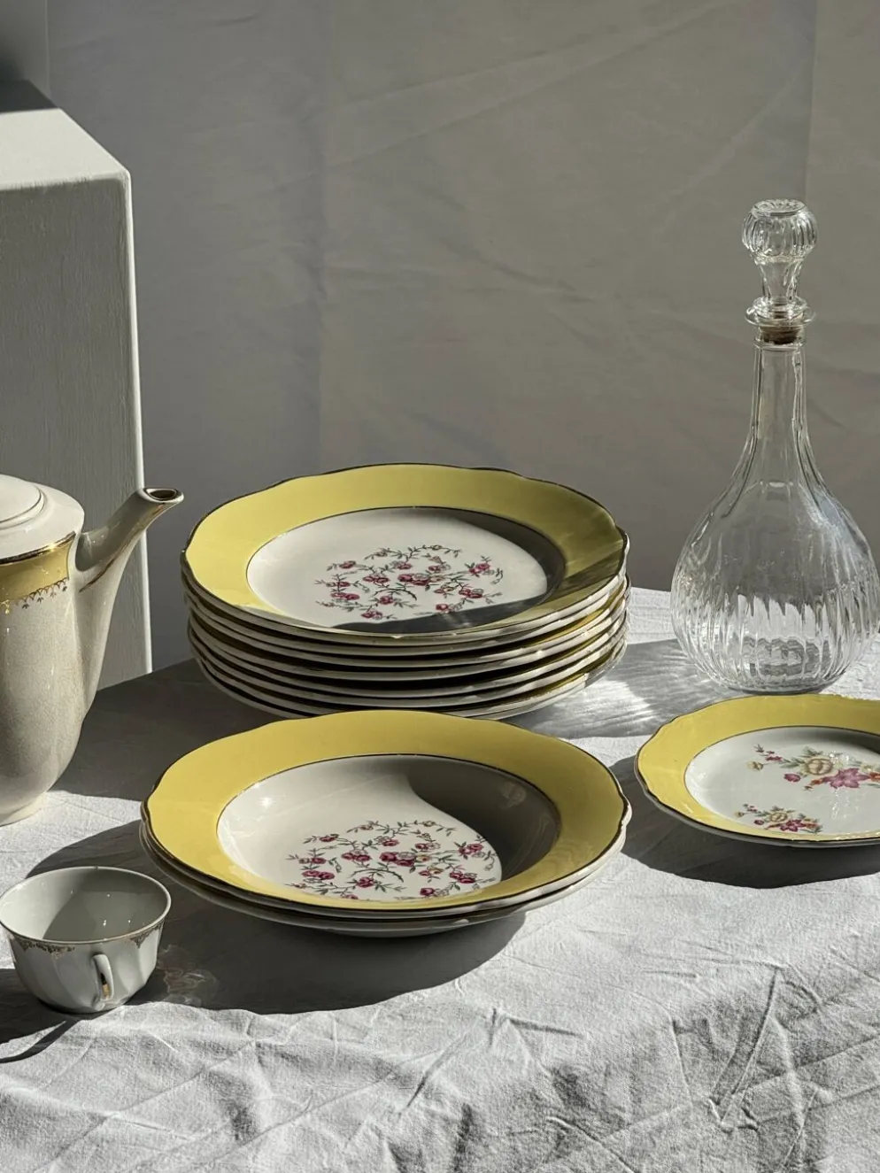 Carafe vintage panse ronde en verre moulé à bouchon de liège H27