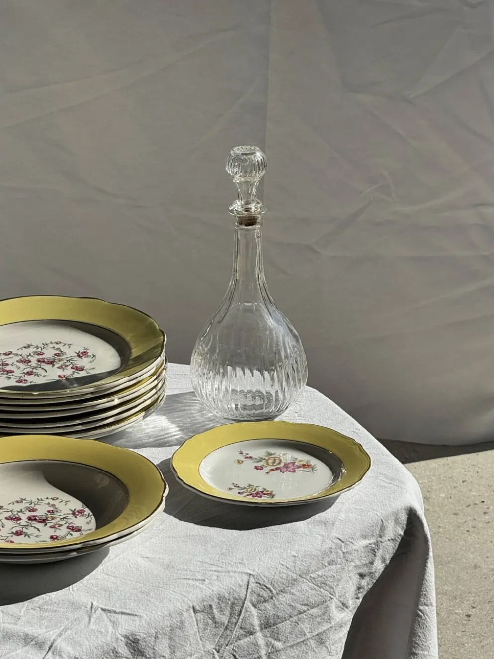 Carafe vintage panse ronde en verre moulé à bouchon de liège H27