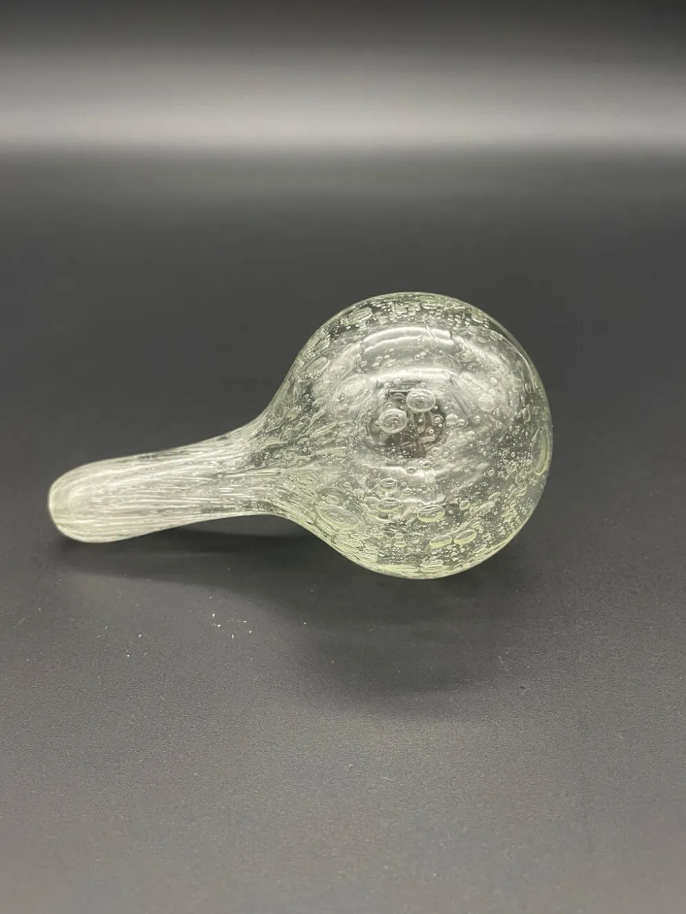 Carafe vintage Verrerie de Biot en verre bullé avec bouchon boule