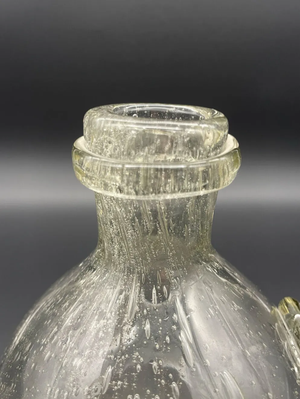 Carafe vintage Verrerie de Biot en verre bullé avec bouchon boule