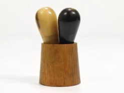 Carl Aubock II Rare porte-sel et poivrière, noyer et corne, Autriche, années 1950