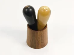 Carl Aubock II Rare porte-sel et poivrière, noyer et corne, Autriche, années 1950