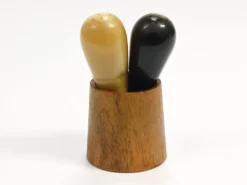 Carl Aubock II Rare porte-sel et poivrière, noyer et corne, Autriche, années 1950