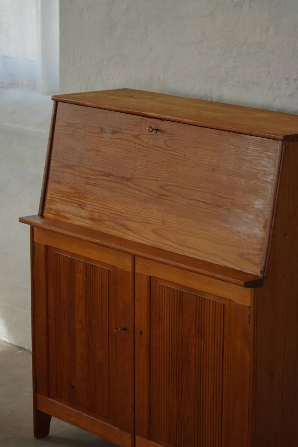 Carl Malmsten, armoire "Visingsö" en pin, Svensk Fur, moderne suédois, années 1950