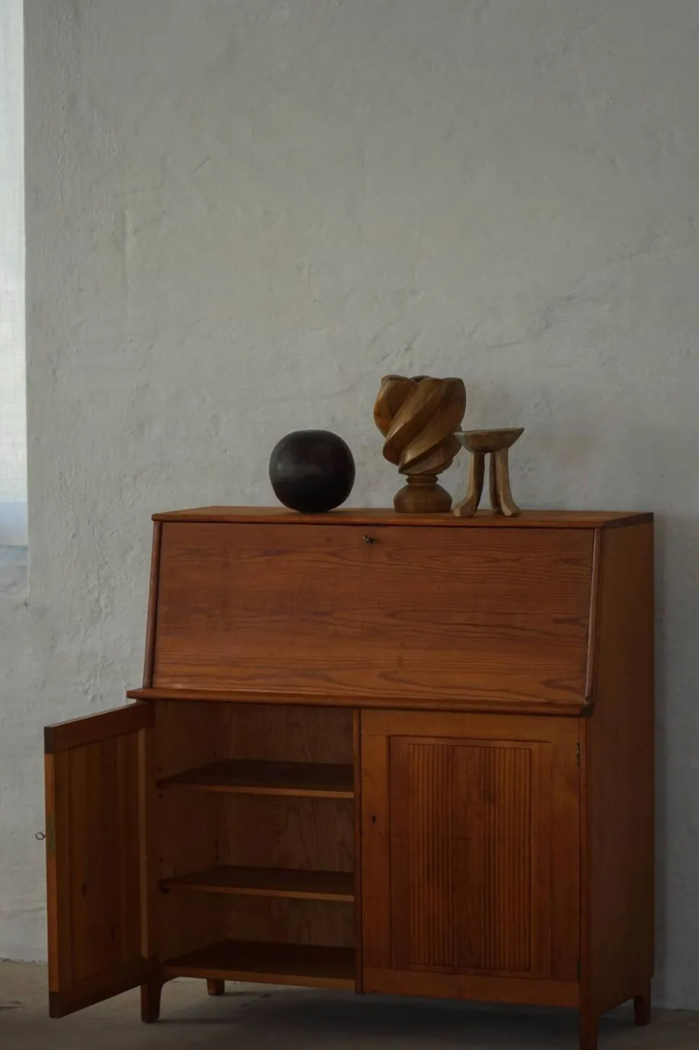 Carl Malmsten, armoire "Visingsö" en pin, Svensk Fur, moderne suédois, années 1950