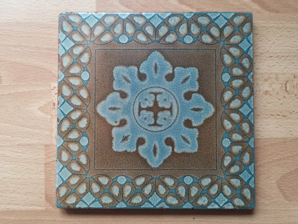 Carreau de céramique italienne motifs polychromes