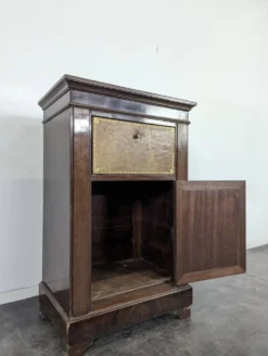 Cartonnier bas en trompe l'oeil