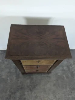 Cartonnier bas en trompe l'oeil
