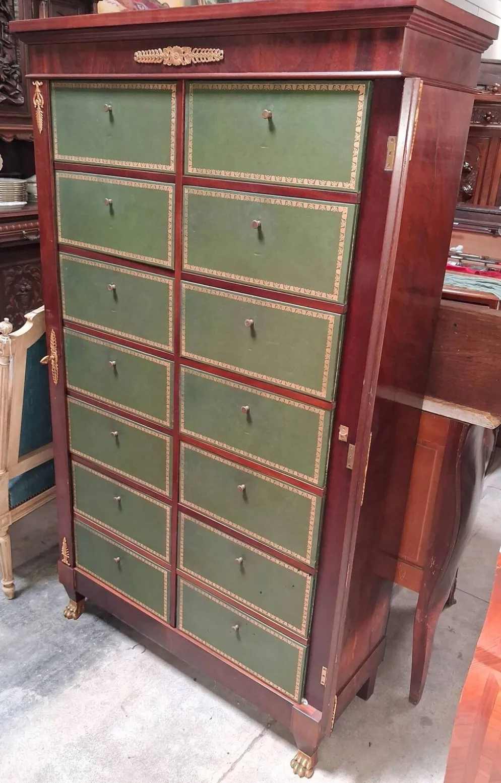 Cartonnier de style Empire en acajou – 12 tiroirs gainés de cuir vert