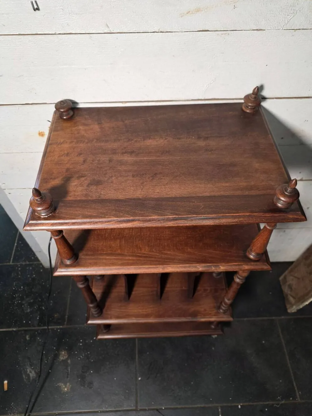 Casier à musique ancien en noyer