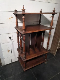 Casier à musique ancien en noyer