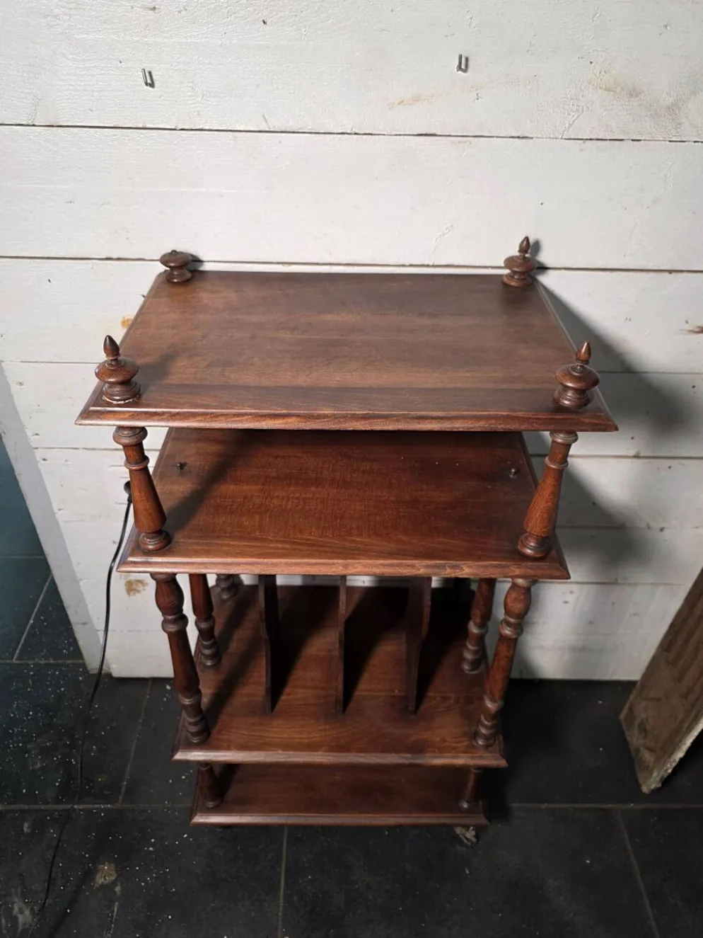 Casier à musique ancien en noyer