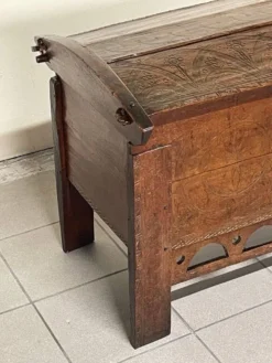 Cassettiera antica in faggio, XIX secolo