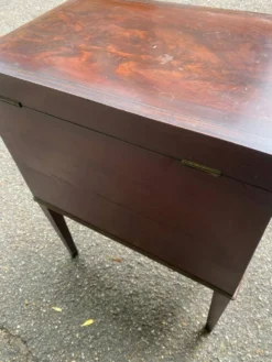 Cellarette vintage en acajou massif XIXe Meuble bar cabinet à liqueur angla