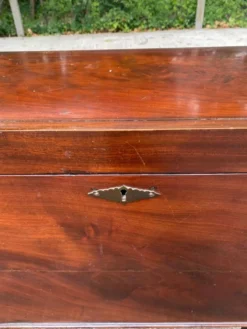 Cellarette vintage en acajou massif XIXe Meuble bar cabinet à liqueur angla