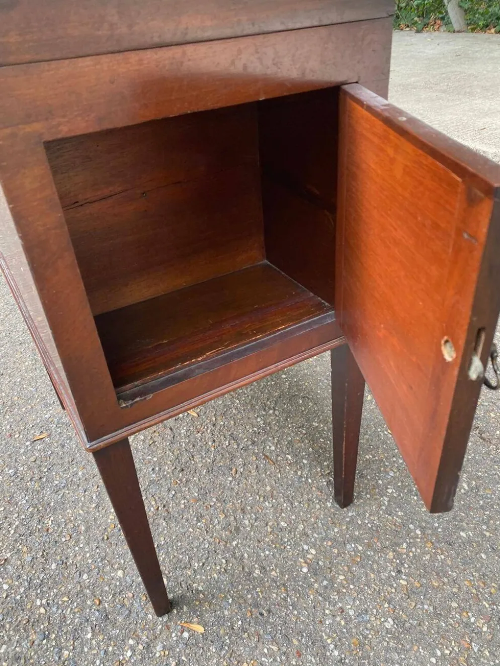 Cellarette vintage en acajou massif XIXe Meuble bar cabinet à liqueur angla