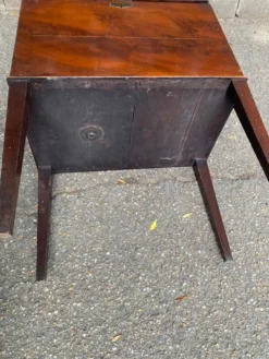 Cellarette vintage en acajou massif XIXe Meuble bar cabinet à liqueur angla