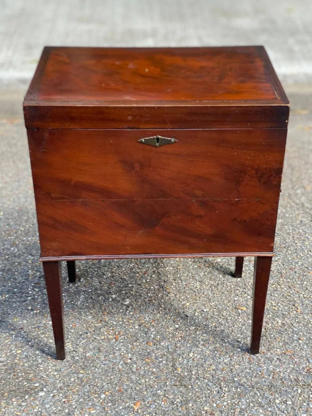 Cellarette vintage en acajou massif XIXe Meuble bar cabinet à liqueur angla