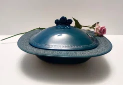 Centre de table en faïence bleue 