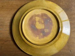 Centre de table en terre vernissée Aegitna plat XXL Vallauris