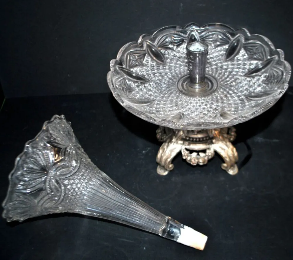 Centre de table romantique – vase cornet tulipier en verre et métal argenté 1900
