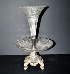 Centre de table romantique – vase cornet tulipier en verre et métal argenté 1900