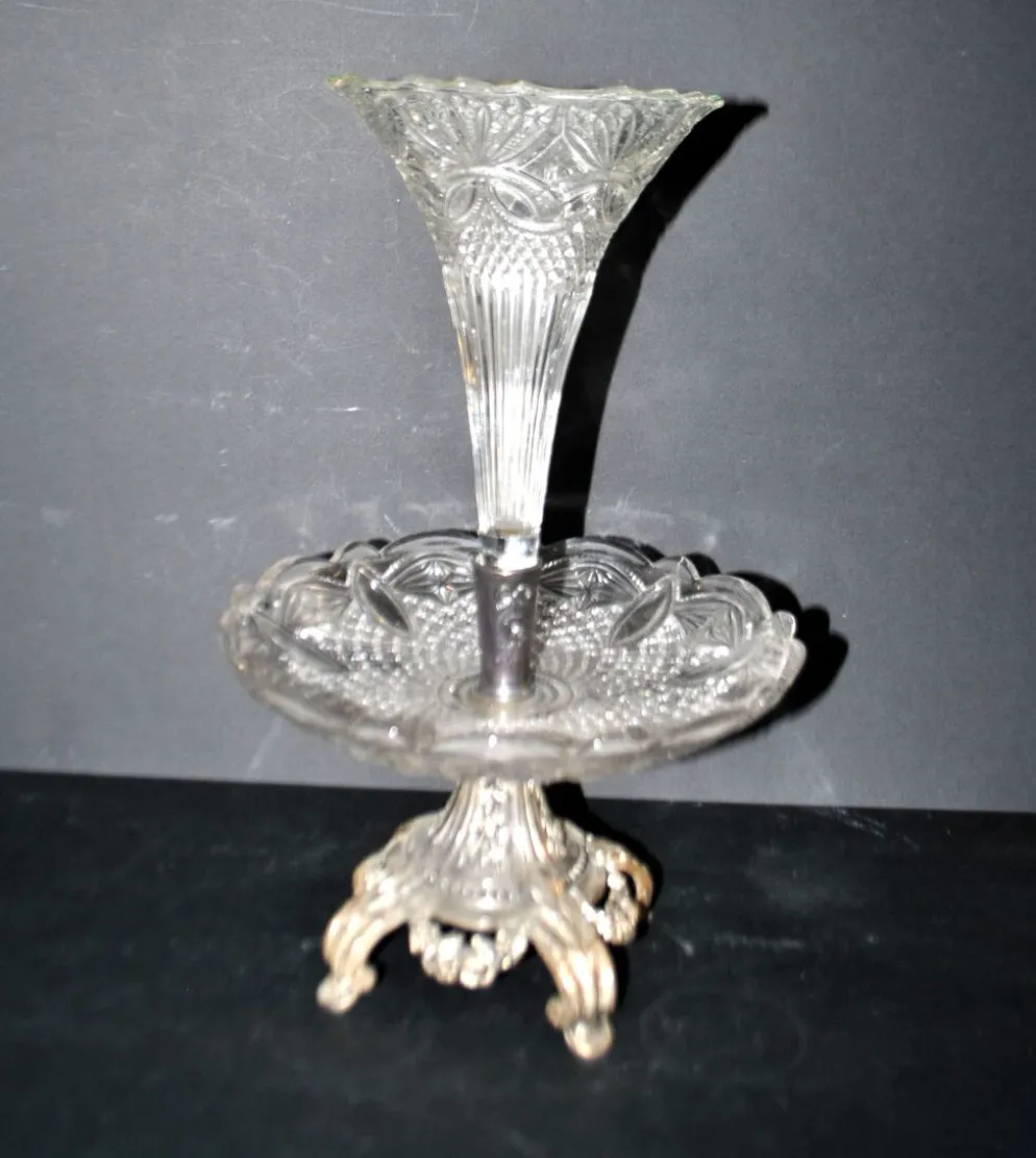 Centre de table romantique – vase cornet tulipier en verre et métal argenté 1900