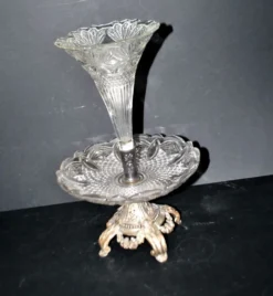 Centre de table romantique – vase cornet tulipier en verre et métal argenté 1900