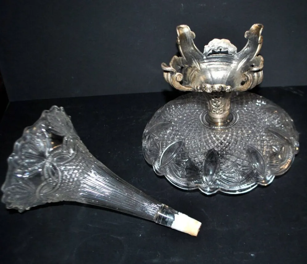 Centre de table romantique – vase cornet tulipier en verre et métal argenté 1900