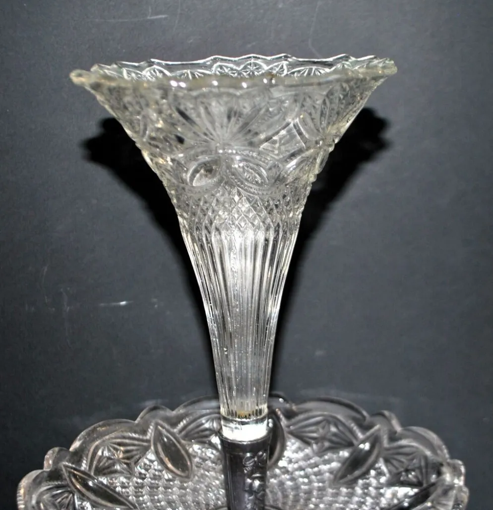 Centre de table romantique – vase cornet tulipier en verre et métal argenté 1900