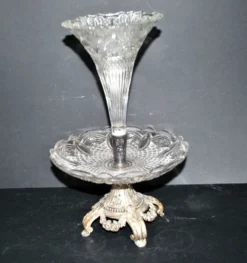 Centre de table romantique – vase cornet tulipier en verre et métal argenté 1900