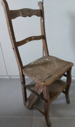 Chaise escabeau ancien