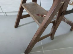 Chaise escabeau ancien