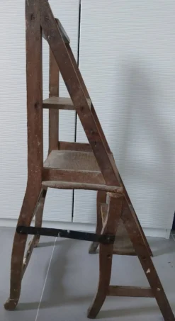 Chaise escabeau ancien